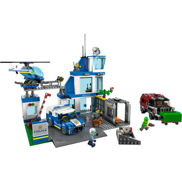 LEGO City, Sectie de politie, numar piese 668, varsta 6+